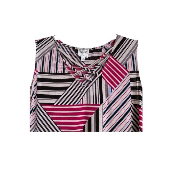 Late August Short Sleeves Striped Top - Picture 4 of 10